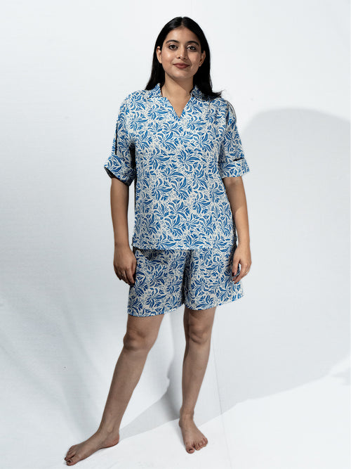 Women’s Blue Floral Print Relaxed V-Neck Top & Shorts Set