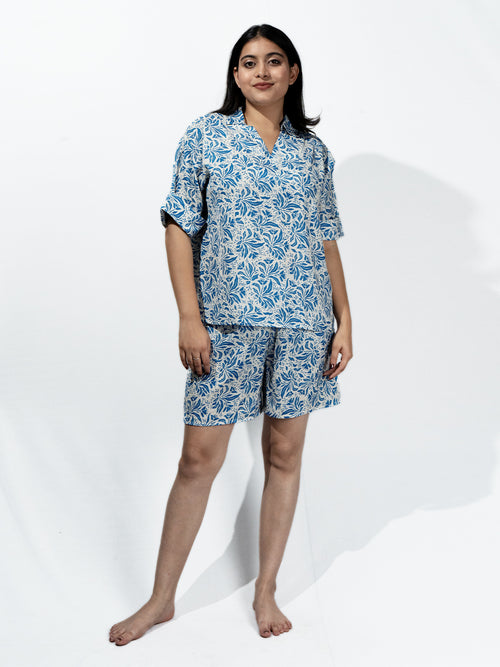 Women’s Blue Floral Print Relaxed V-Neck Top & Shorts Set