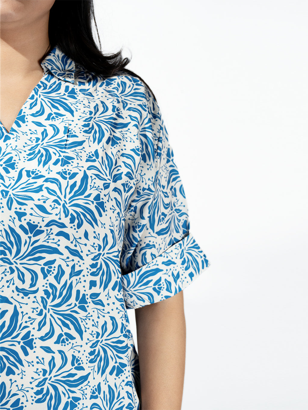 Women’s Blue Floral Print Relaxed V-Neck Top & Shorts Set